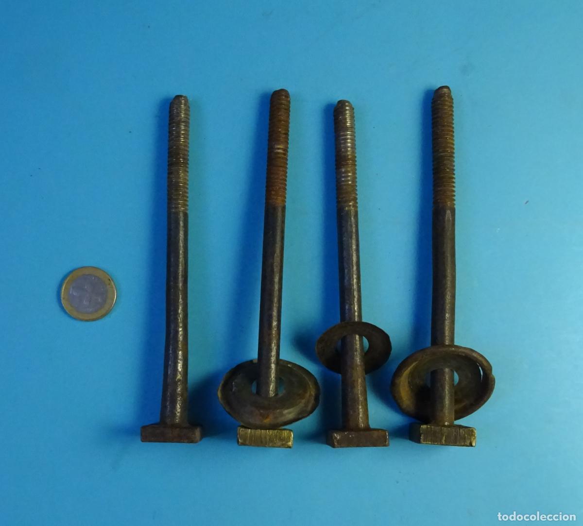 Antig&uuml;edades: 4 TORNILLOS CON CABEZA CUADRADA PARA CAMA ANTIGUA. LONGITUD 14,6 CM DI&Aacute;METRO 1 CM