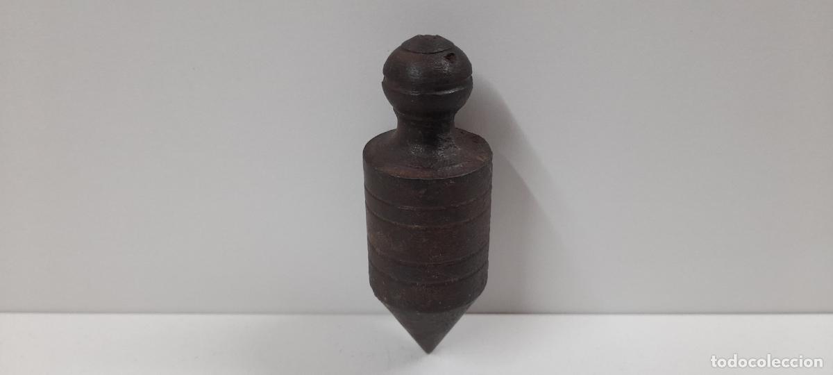 Antig&uuml;edades: ANTIGUA PLOMADA PARA ALBA&Ntilde;ILERIA . REALIZADA EN HIERRO . MEDIDA DE ALTURA 10 CM