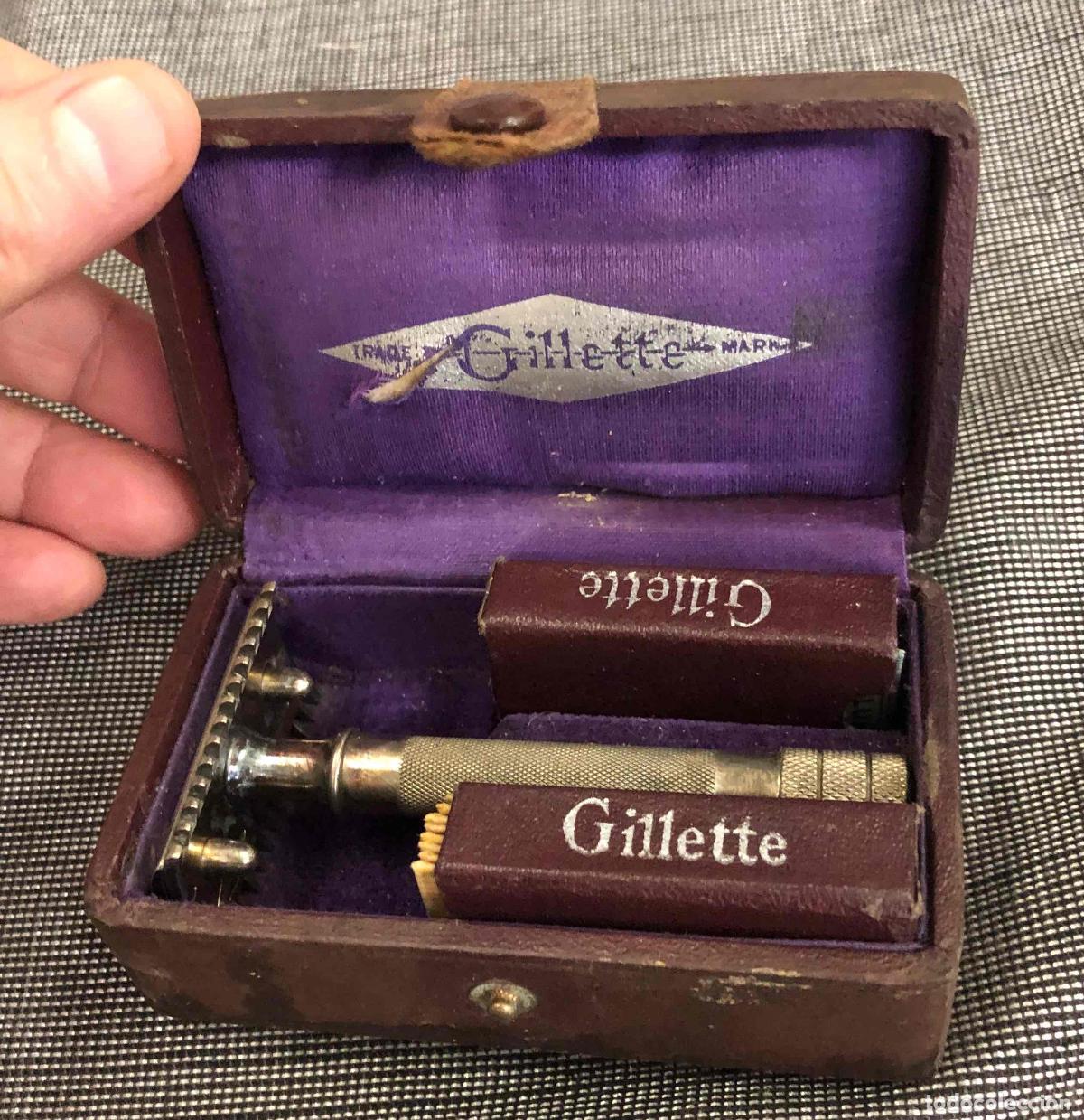 Antig&uuml;edades: ESTUCHE CON MAQUINILLA DE AFEITAR Y 2 PORTA CUCHILLAS. GILLETTE MADE IN USA