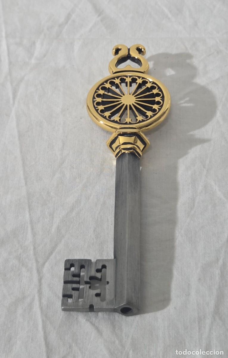 Antig&uuml;edades: Llave en acero y lat&oacute;n, en estuche - Foto 4