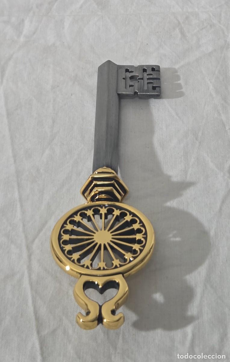Antig&uuml;edades: Llave en acero y lat&oacute;n, en estuche - Foto 6