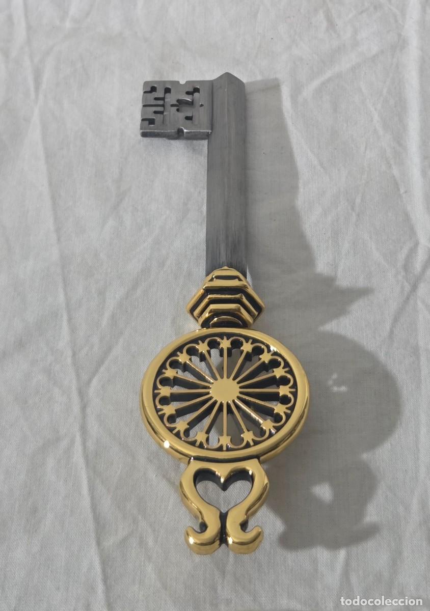 Antig&uuml;edades: Llave en acero y lat&oacute;n, en estuche - Foto 11