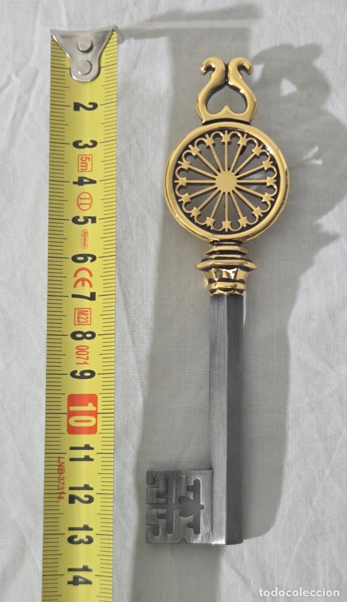 Antig&uuml;edades: Llave en acero y lat&oacute;n, en estuche - Foto 13
