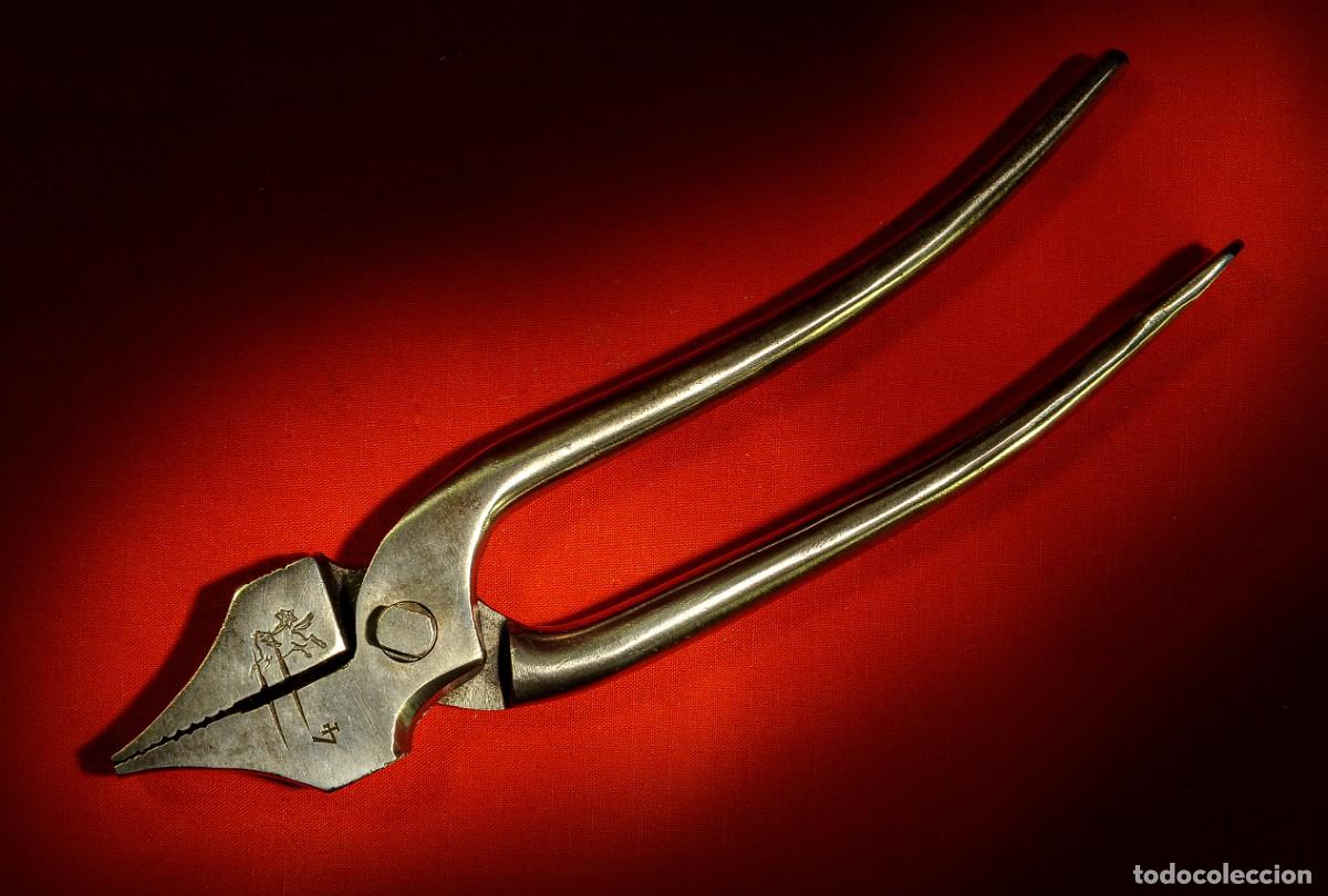 Antig&uuml;edades: Antigua herramienta de zapatero francesa, Pinza de Montar en acero para tensar cuero principios s.XX