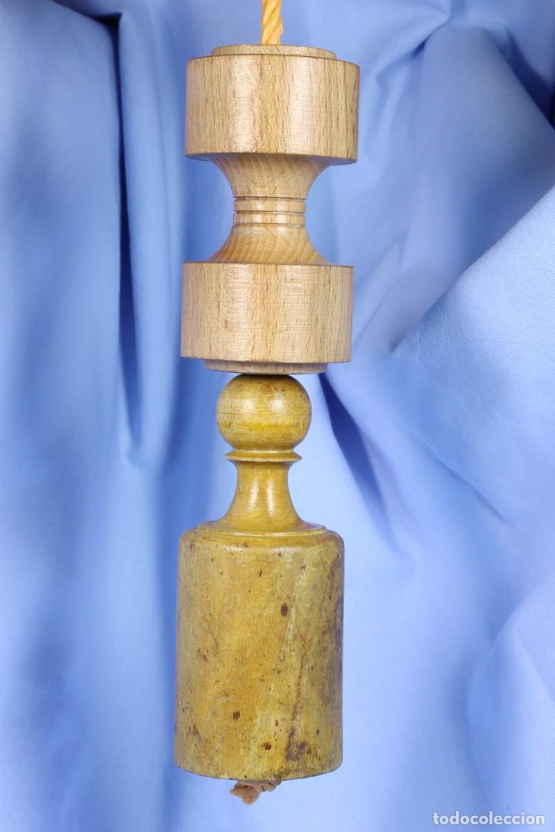 Antig&uuml;edades: Plomada completa de madera. S.XIX Complete wooden plumb bob. 19th century.