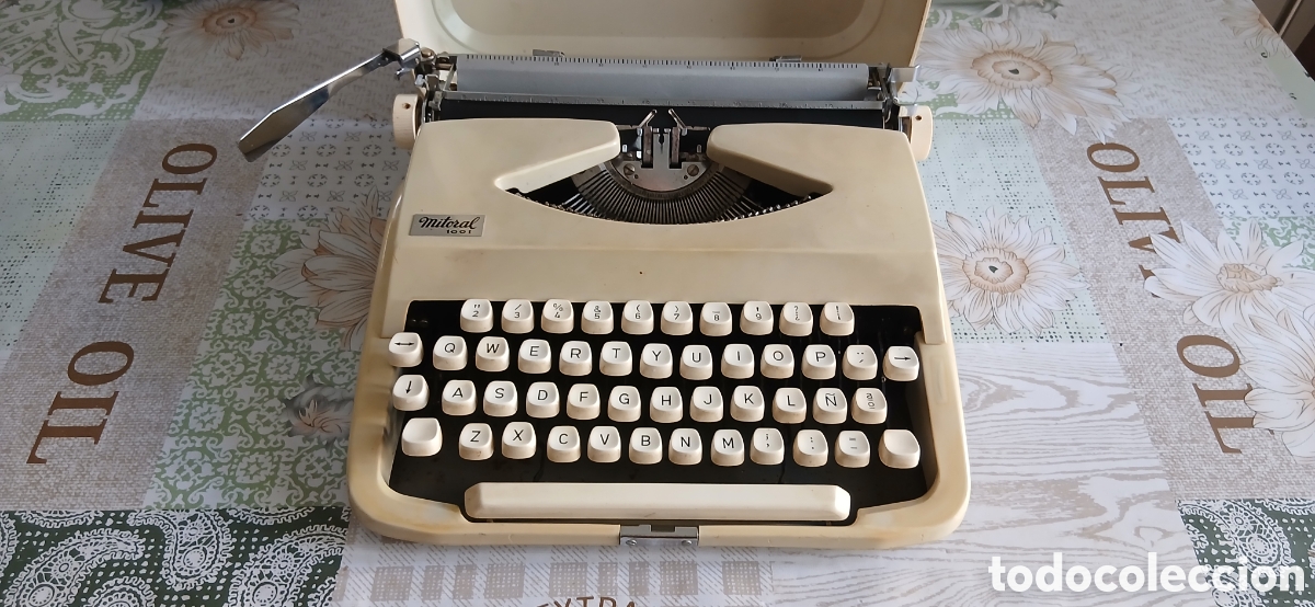 Antig&uuml;edades: M&aacute;quina de escribir vintage Mitoral 1001 &ndash; 50 &euro;