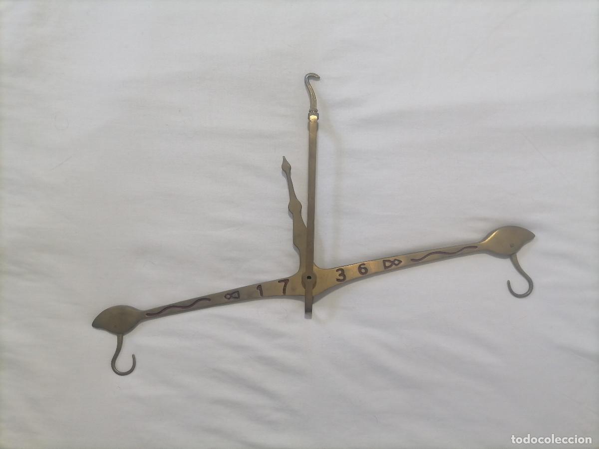 Antig&uuml;edades: Balanza de brazo antigua de lat&oacute;n - Foto 2