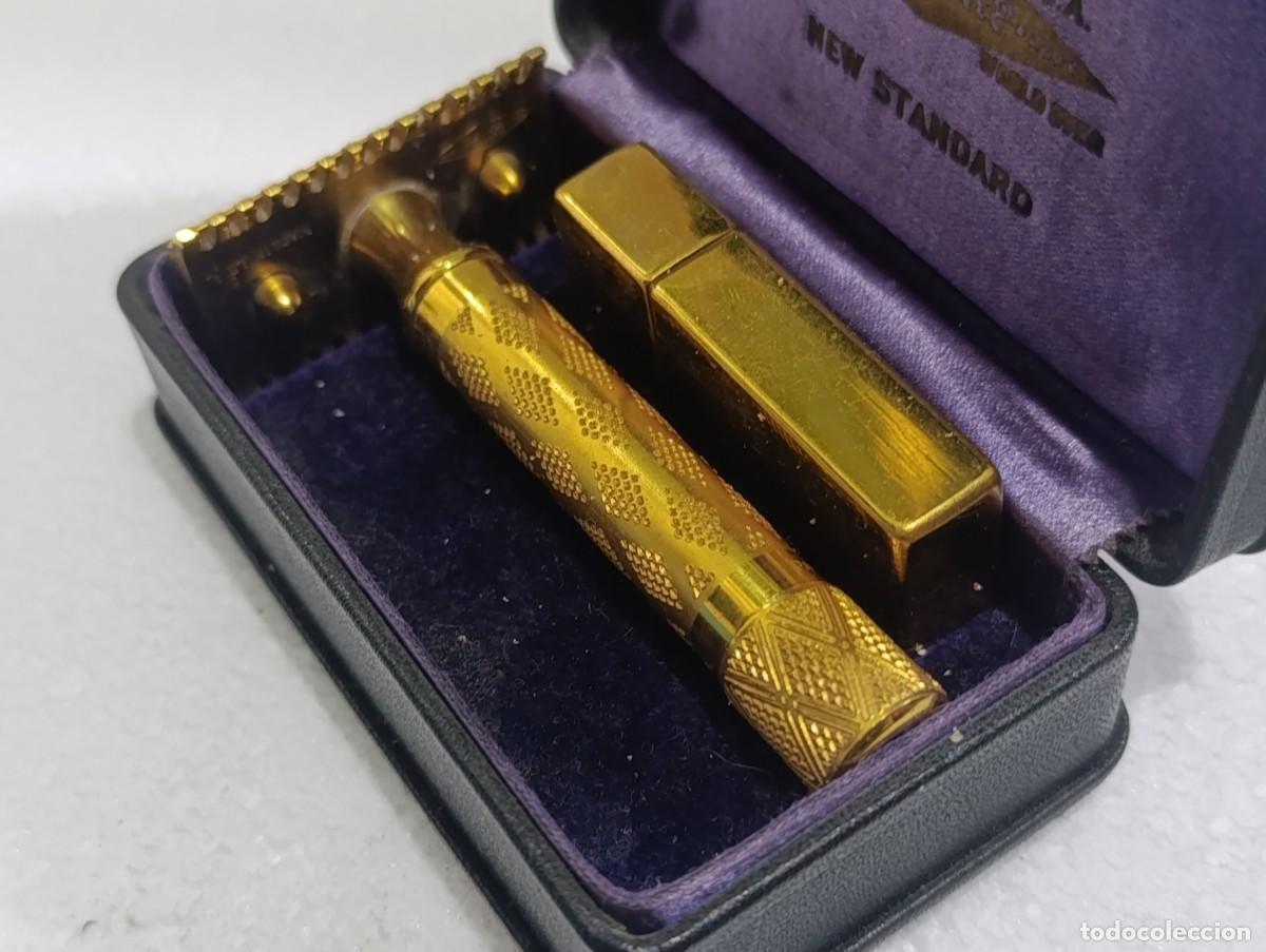 Antig&uuml;edades: MAQUINILLA DE AFEITAR GILLETTE NEW STANDAR - CAJA - CUCHILLAS ( TIENE ALGUNA PICADA )