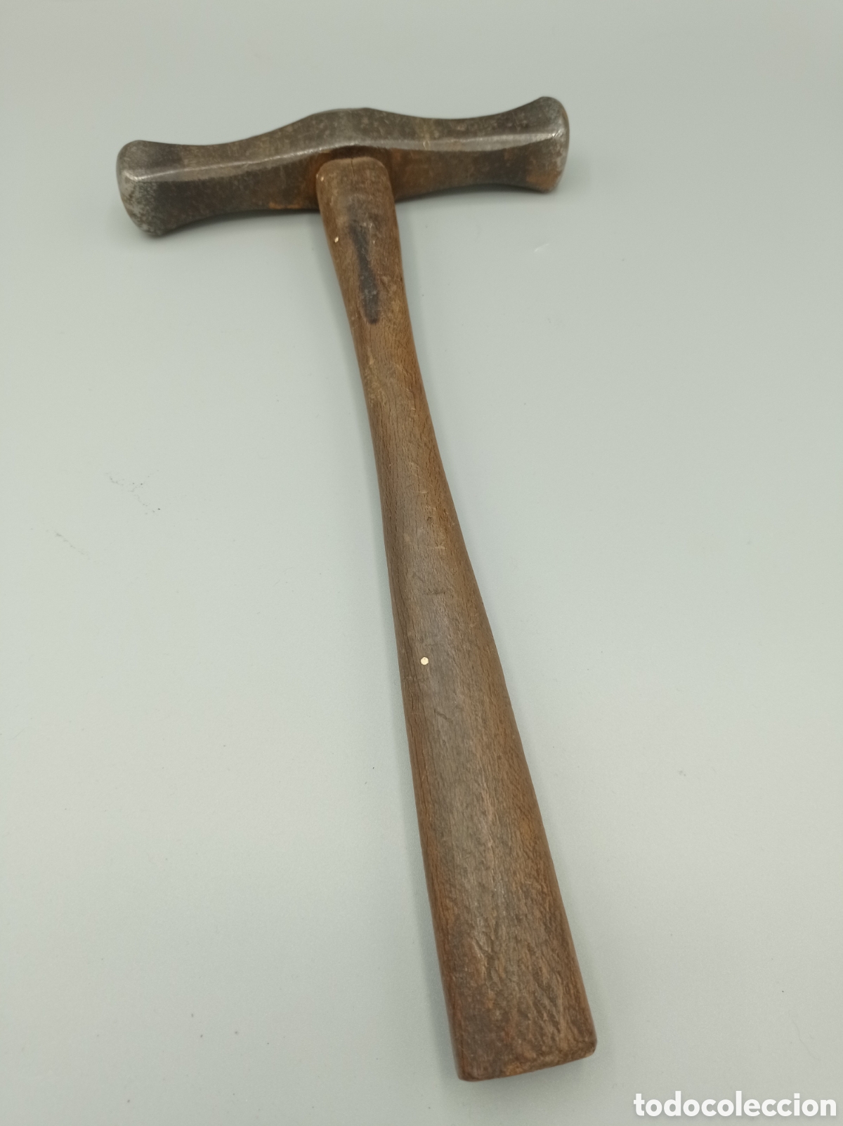 Antig&uuml;edades: Martillo de calderero con mango de encina. - Foto 3