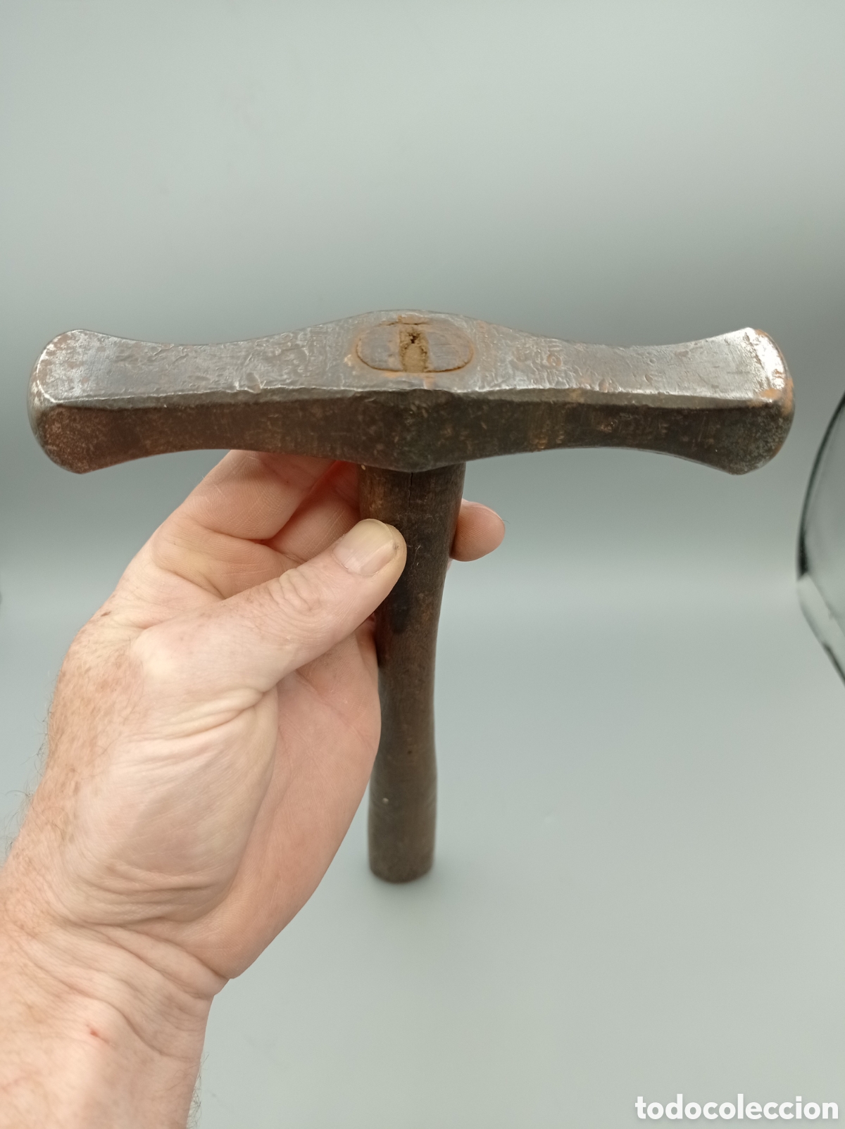 Antig&uuml;edades: Martillo de calderero con mango de encina. - Foto 5