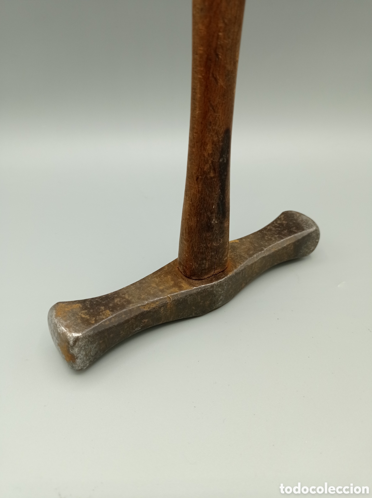 Antig&uuml;edades: Martillo de calderero con mango de encina. - Foto 1