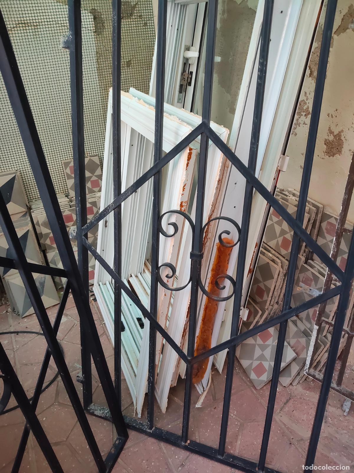 Antig&uuml;edades: Dos rejas de hierro forjado - Foto 2