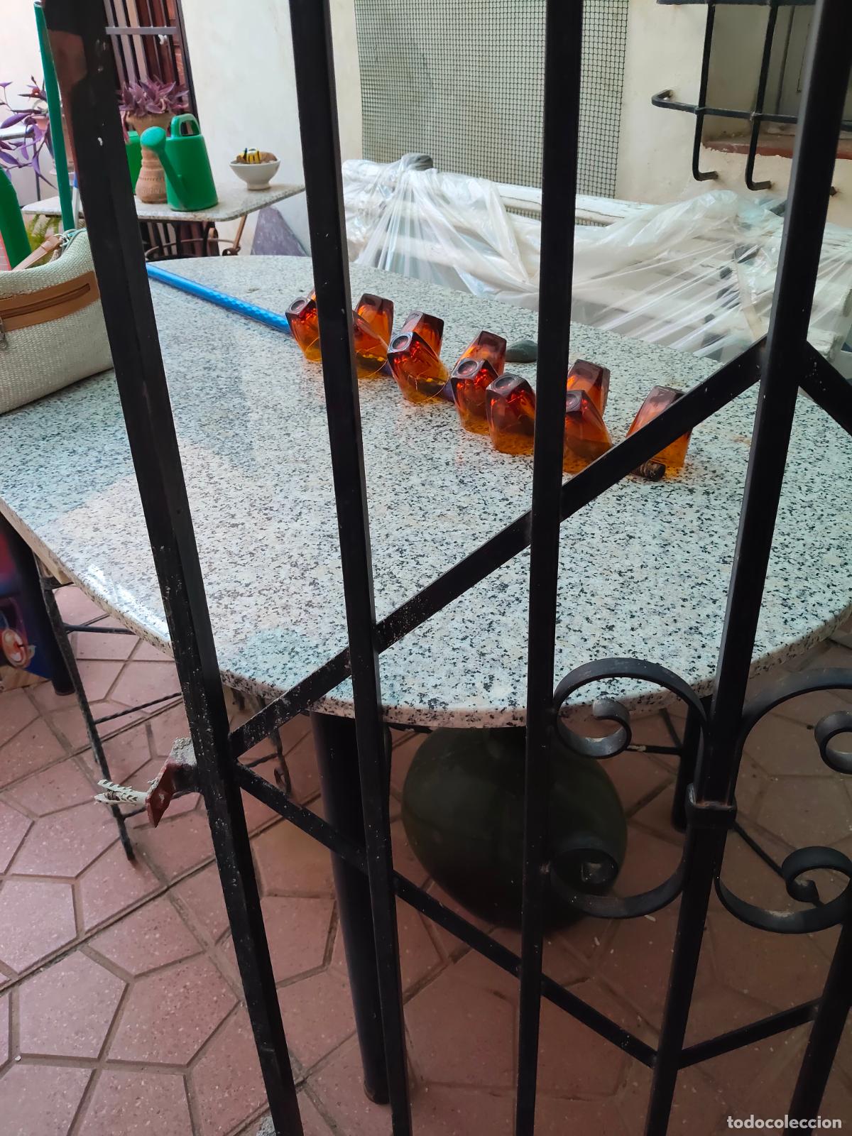 Antig&uuml;edades: Dos rejas de hierro forjado - Foto 3