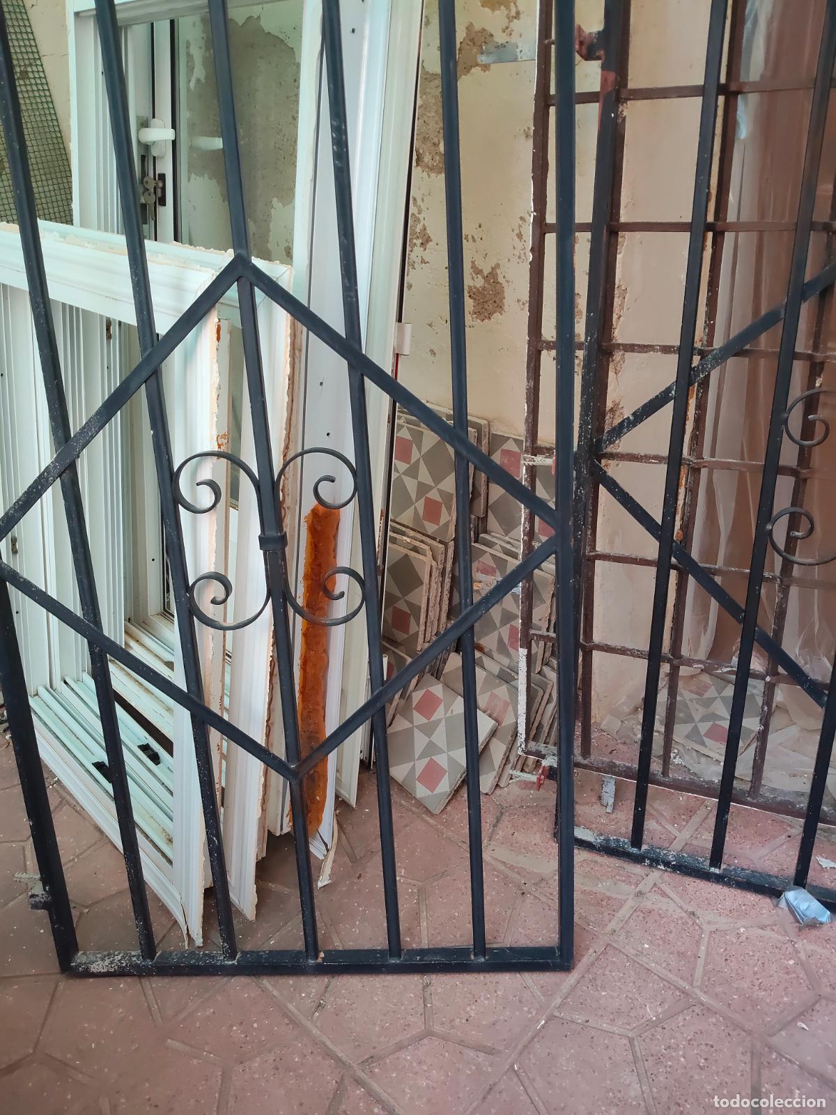 Antig&uuml;edades: Dos rejas de hierro forjado - Foto 4