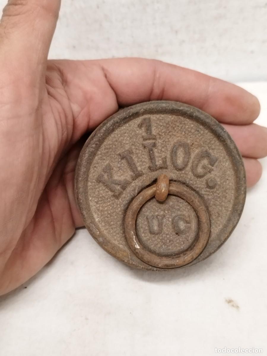 Antig&uuml;edades: Antigua pesa de 1 kg. Para bascula o balanza.