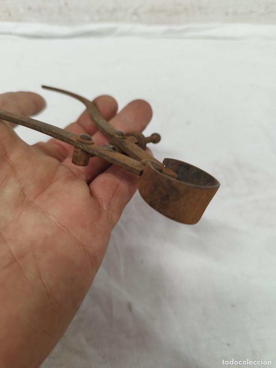 Antig&uuml;edades: Antiguo comp&aacute;s de puntas curvas con tornillo de ajuste microm&eacute;trico). - Foto 2