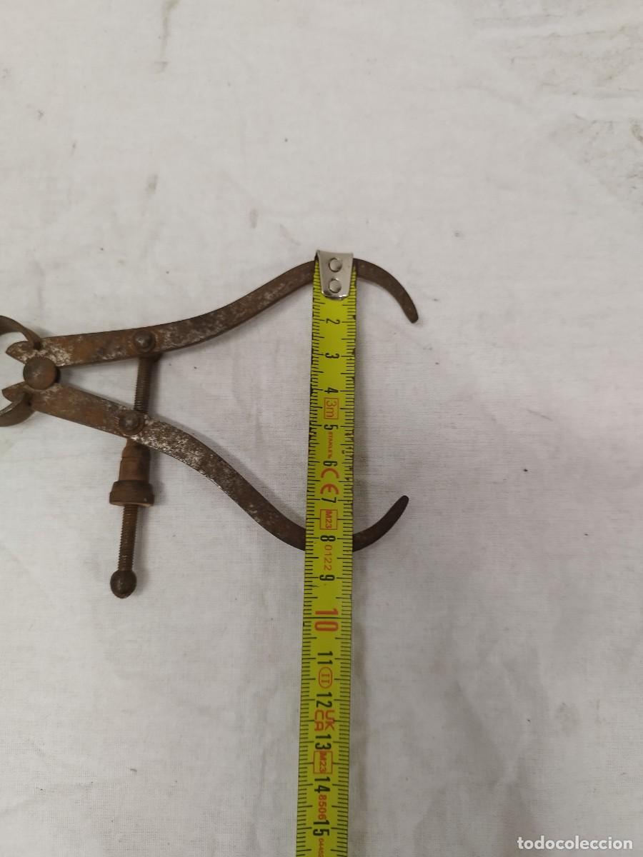 Antig&uuml;edades: Antiguo comp&aacute;s de puntas curvas con tornillo de ajuste microm&eacute;trico). - Foto 7