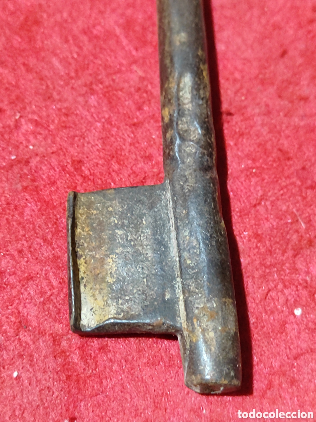 Antig&uuml;edades: Muy antigua y tosca llave de forja - Foto 2