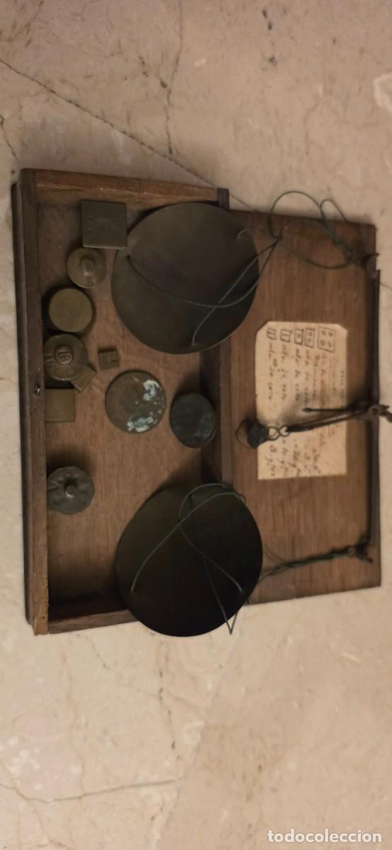 Antig&uuml;edades: Preciosa y muy antigua balanza siglo XIX con pesas