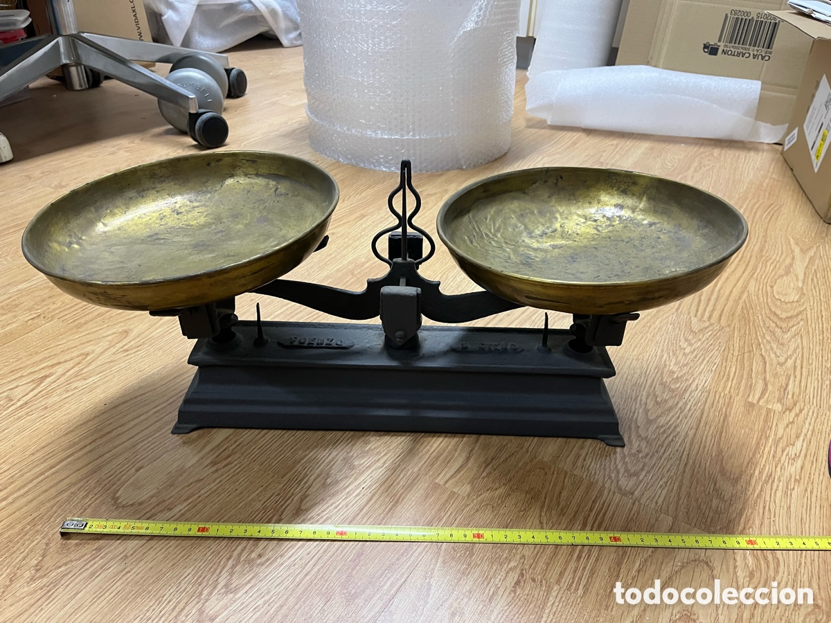 Antig&uuml;edades: Balanza antigua de 5 kg con platos - Foto 1