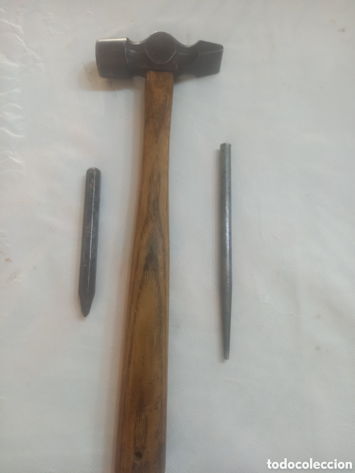 Antig&uuml;edades: Lote Herramientas Taller: Martillo de Pe&ntilde;a Bellota y Dos Punzones (Uno Alem&aacute;n CV)