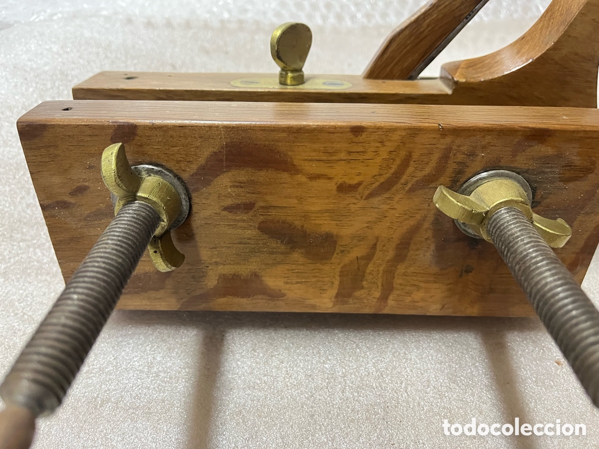 Antig&uuml;edades: Cepillo antiguo de carpintero con gu&iacute;a - Foto 2