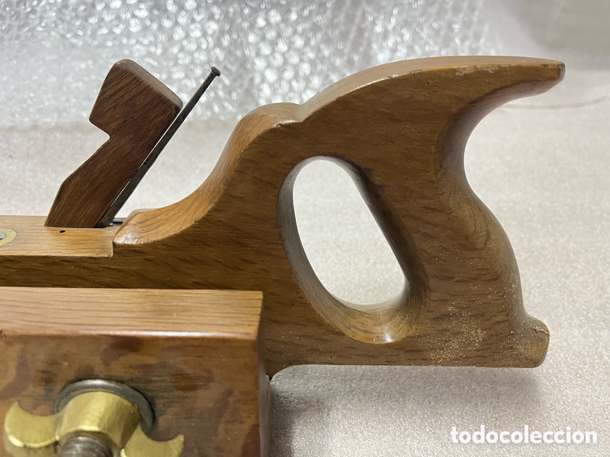 Antig&uuml;edades: Cepillo antiguo de carpintero con gu&iacute;a - Foto 3