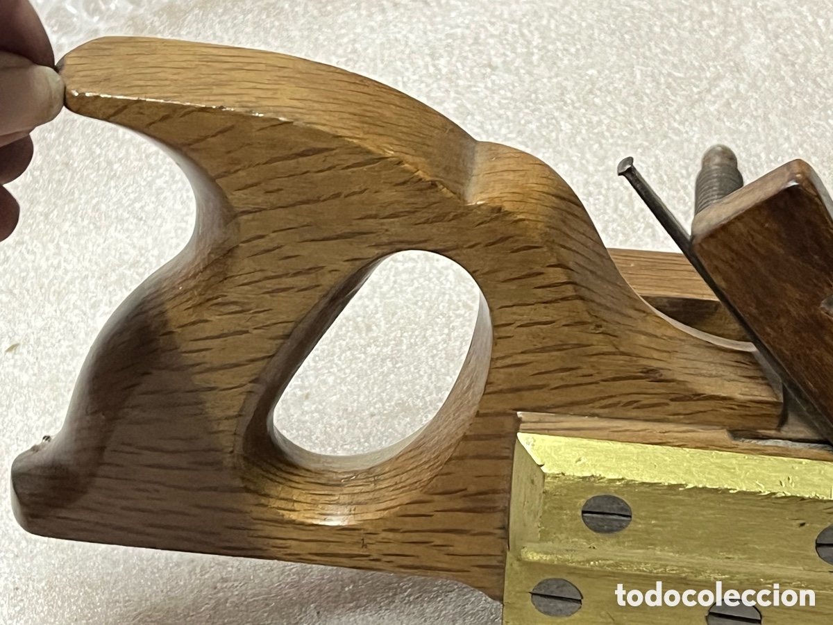 Antig&uuml;edades: Cepillo antiguo de carpintero con gu&iacute;a - Foto 14
