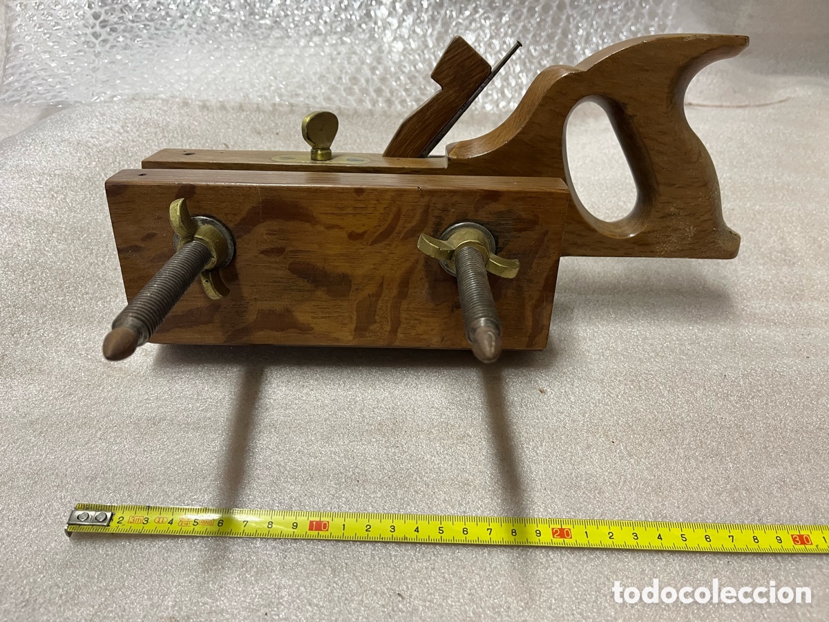 Antig&uuml;edades: Cepillo antiguo de carpintero con gu&iacute;a
