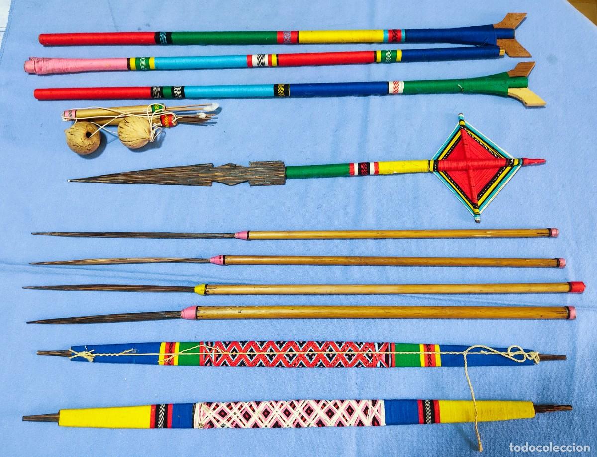 Antig&uuml;edades: LOTE MUY ANTIGUO DE CERBATANAS CON SUS DARDOS ARCOS FLECHAS Y PU&Ntilde;AL ORIGINAL TRIBU DEL AMAZONAS