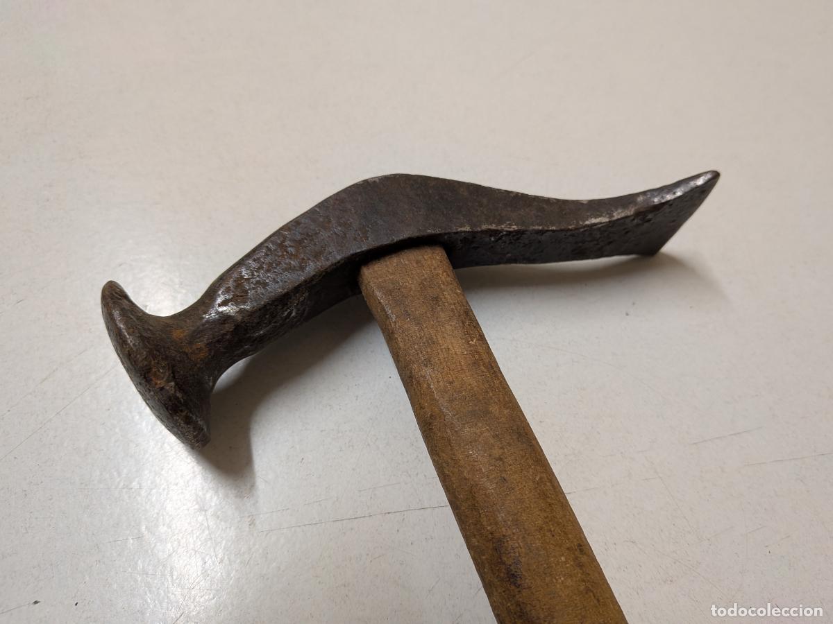 Antig&uuml;edades: ANTIGUO MARTILLO DE ZAPATERO DE FORJA CON SELLO