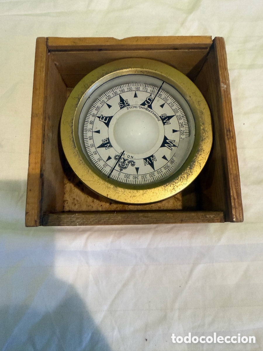 Antig&uuml;edades: br&uacute;jula n&aacute;utica Zhanhui N&ordm; 90 &ndash; 12 cm &ndash;Metal y pl&aacute;stico dorado con caja de madera &ndash; Vintage siglo XX