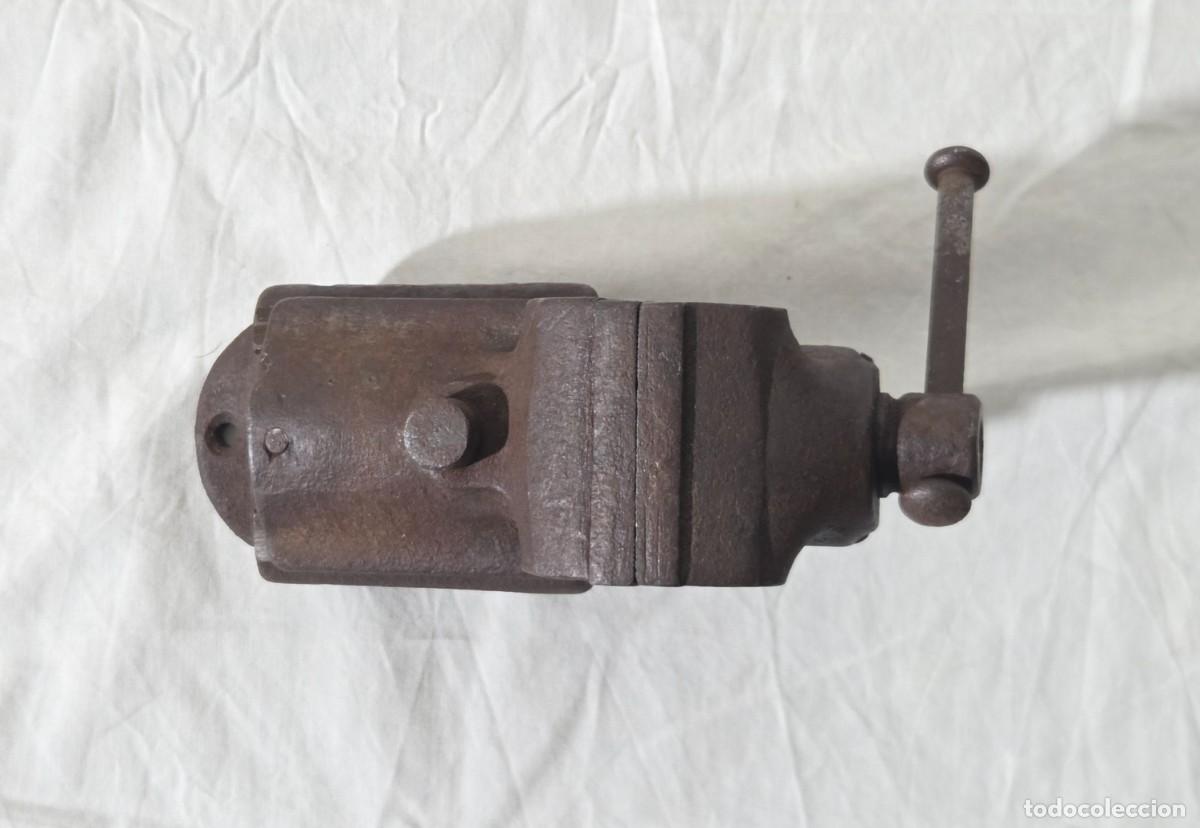 Antig&uuml;edades: Antiguo Gato o Tornillo para mesa en hierro - Foto 7