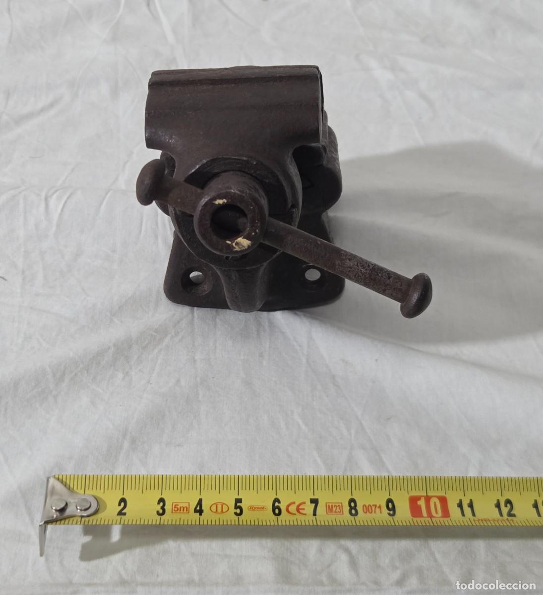 Antig&uuml;edades: Antiguo Gato o Tornillo para mesa en hierro - Foto 12