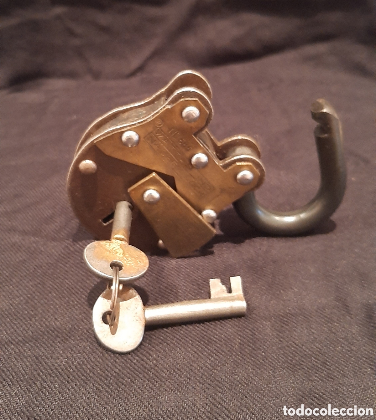 Antig&uuml;edades: Antiguo y robusto candado Wattand Madeen Lock - Foto 3
