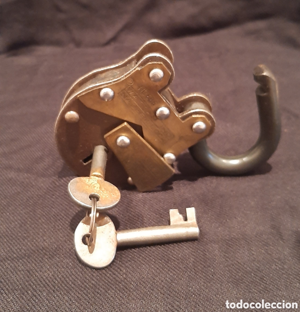 Antig&uuml;edades: Antiguo y robusto candado Wattand Madeen Lock - Foto 4
