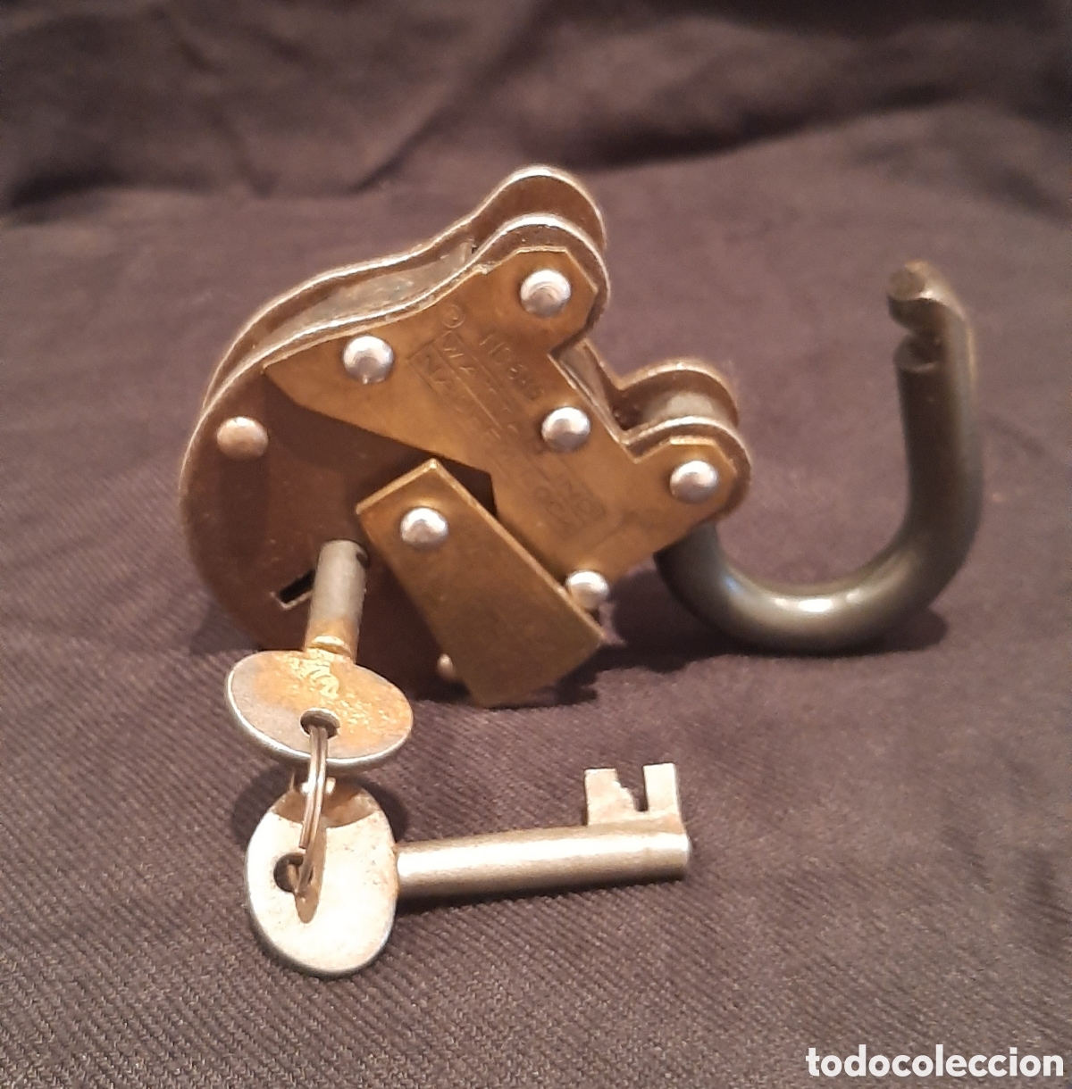 Antig&uuml;edades: Antiguo y robusto candado Wattand Madeen Lock - Foto 5
