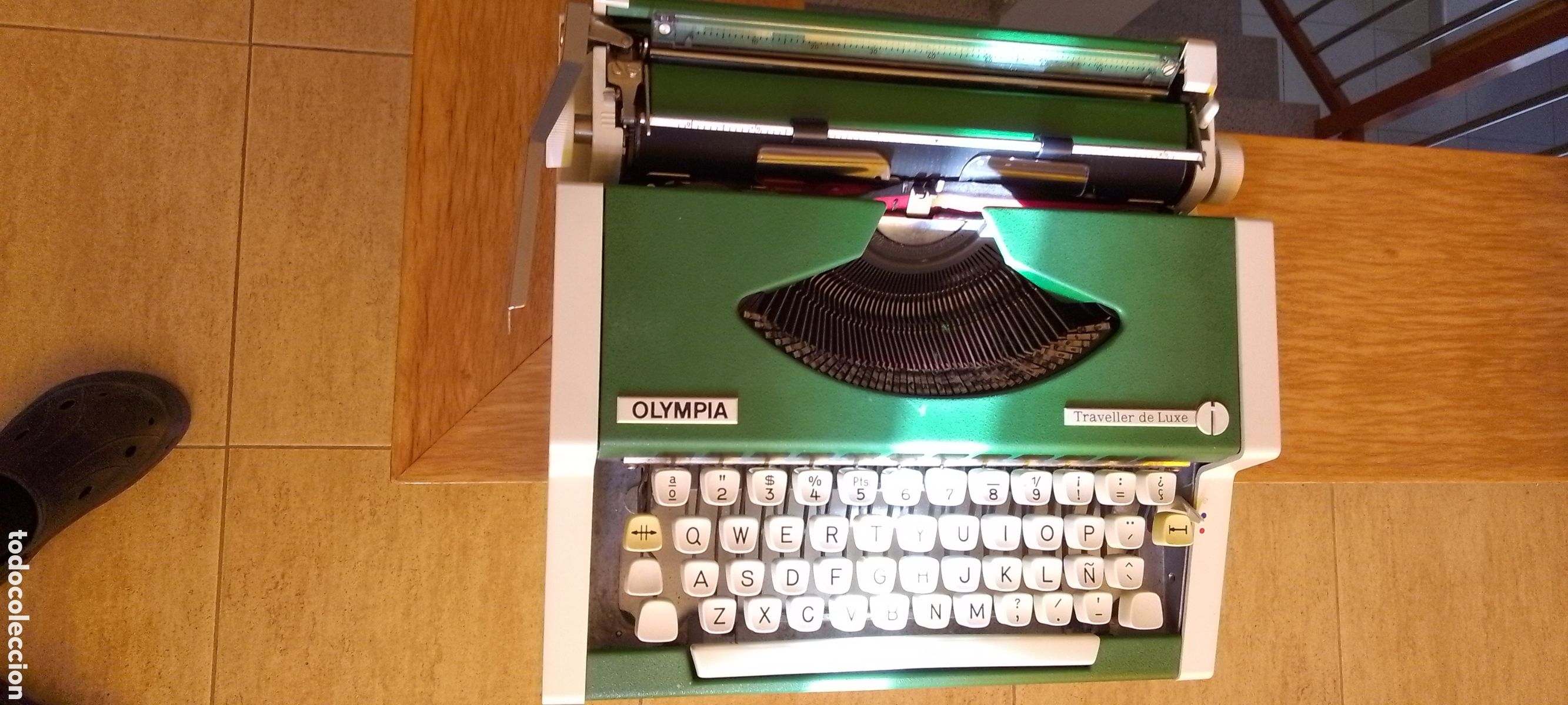 Antig&uuml;edades: Maquina de escribir Olympia,traveller de Luxe.