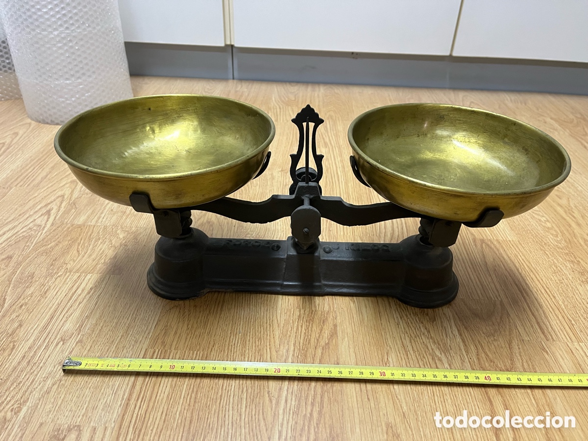 Antig&uuml;edades: Balanza antigua de comercio de hierro y lat&oacute;n, 5 kilos