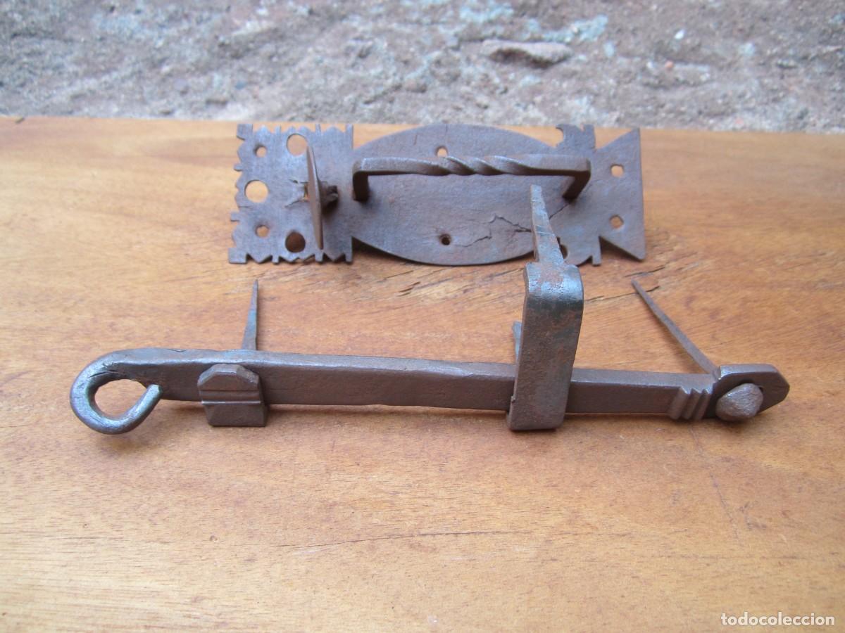 Antig&uuml;edades: Pestillo antiguo palanca de hierro forjado, s. XVII.