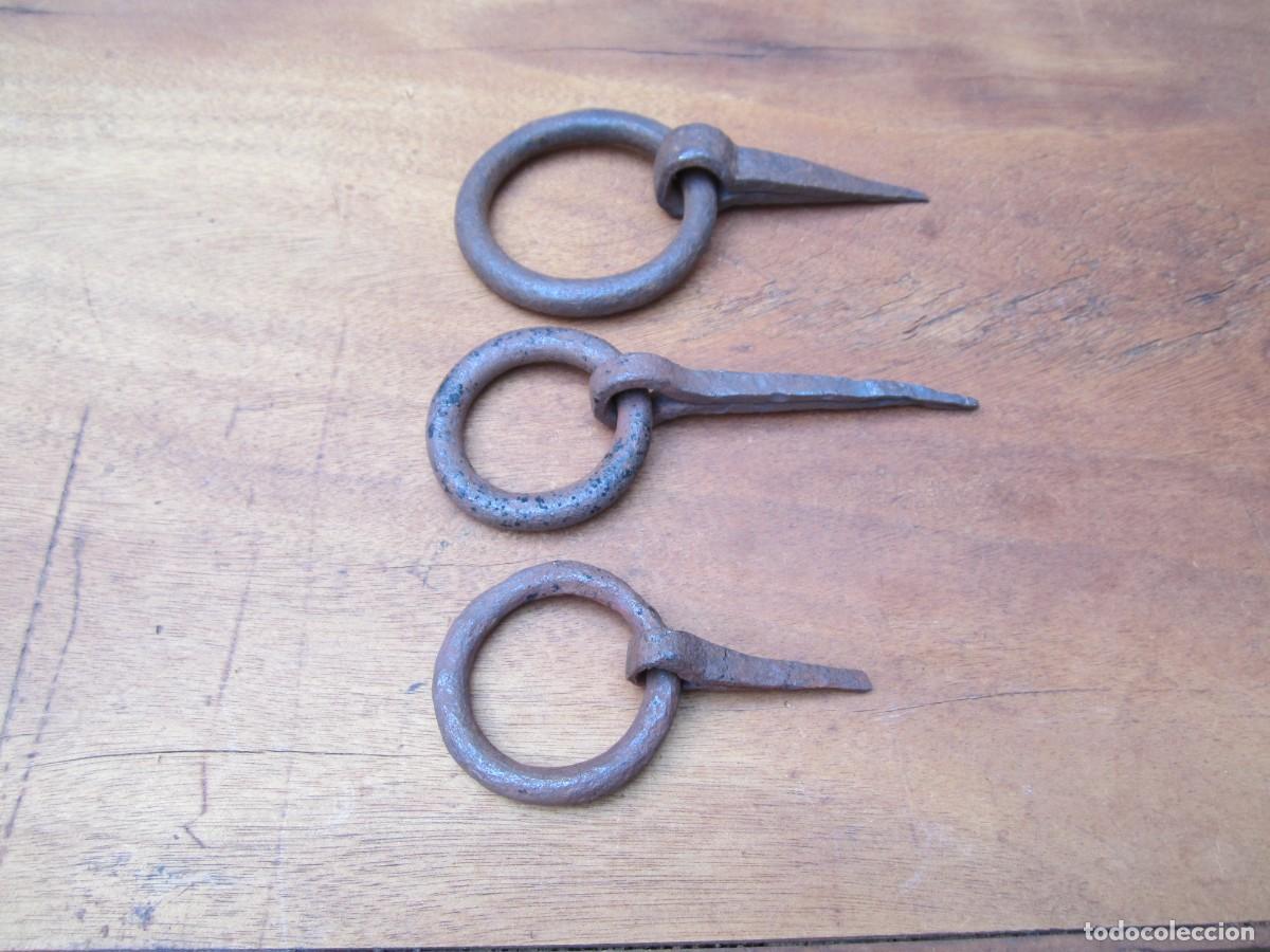Antig&uuml;edades: Argollas antiguas hierro forjado, 3 piezas.