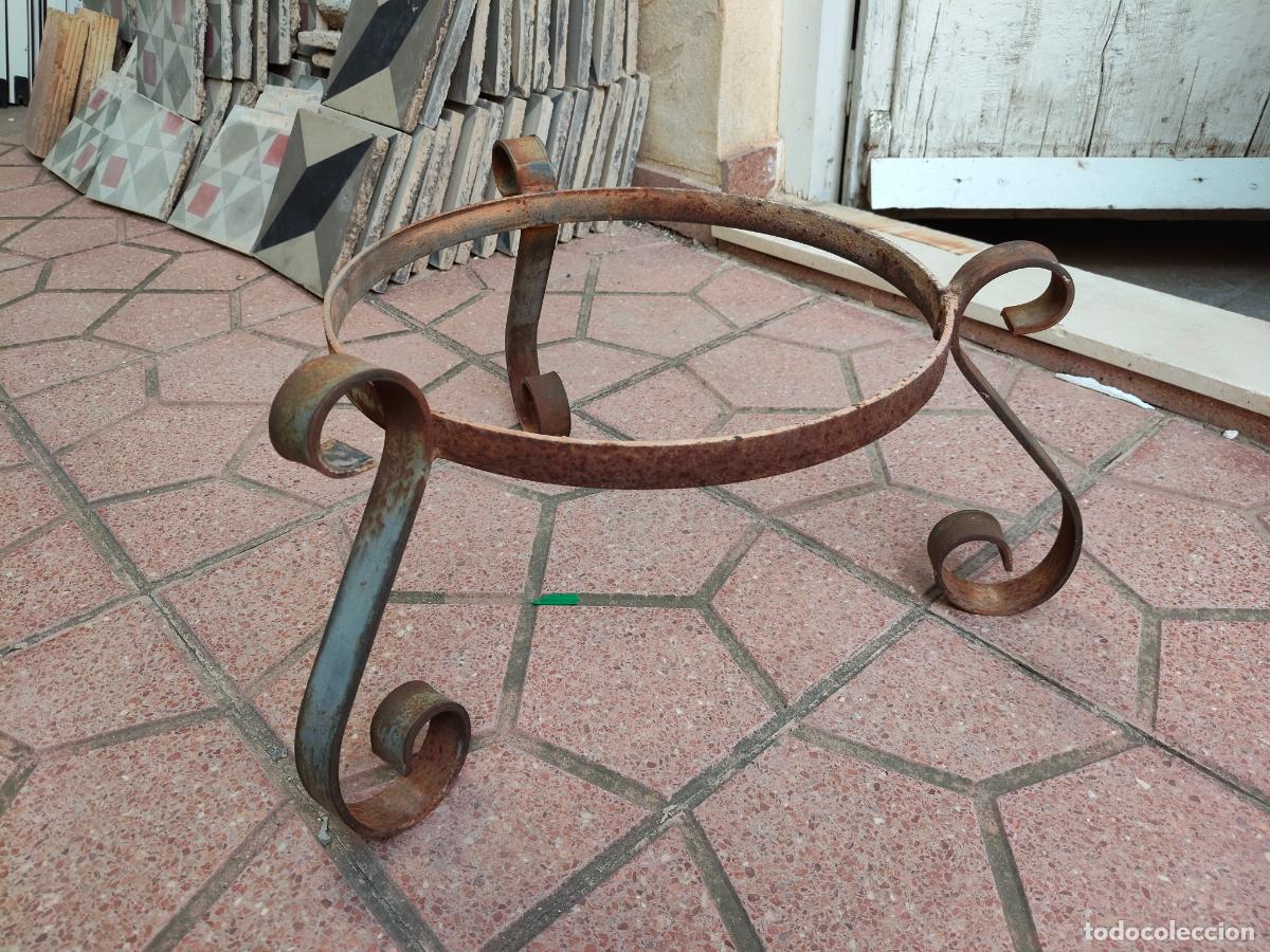 Antig&uuml;edades: Macetero de hierro tama&ntilde;o grande - Foto 1