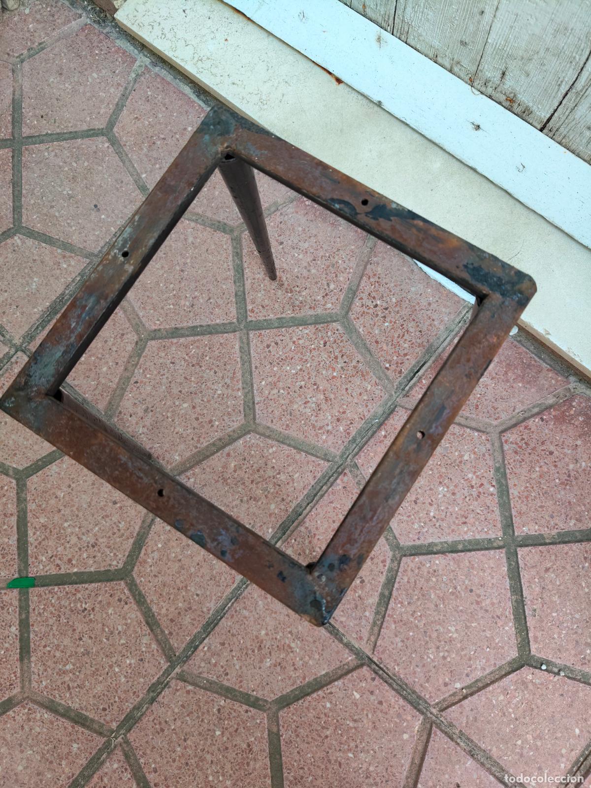 Antig&uuml;edades: Taburete de hierro peque&ntilde;o - Foto 4