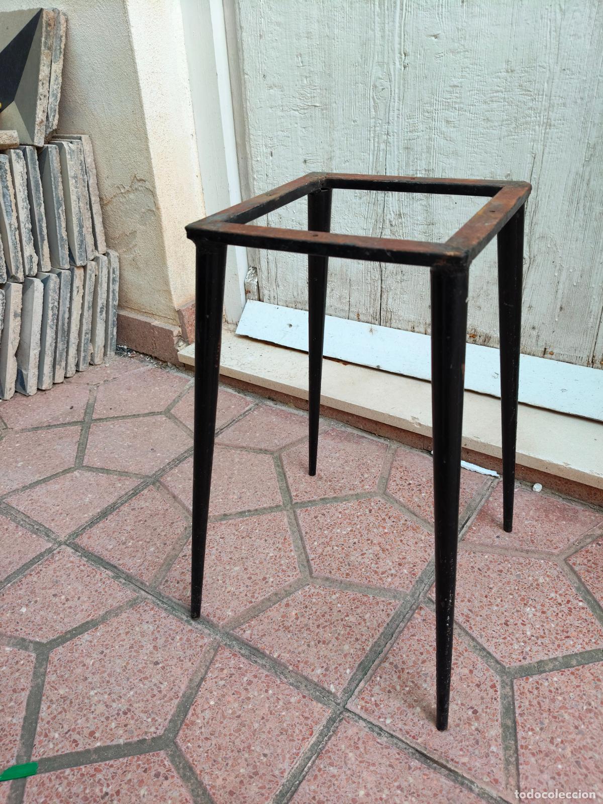 Antig&uuml;edades: Taburete de hierro peque&ntilde;o - Foto 1
