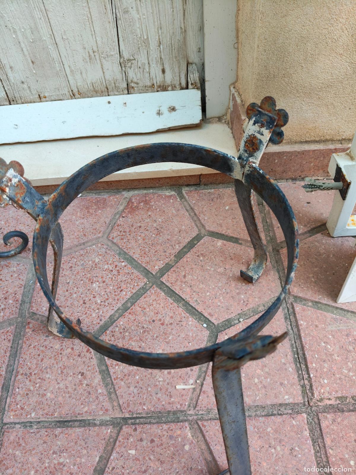 Antig&uuml;edades: Macetero de hierro, maceta peque&ntilde;a - Foto 2