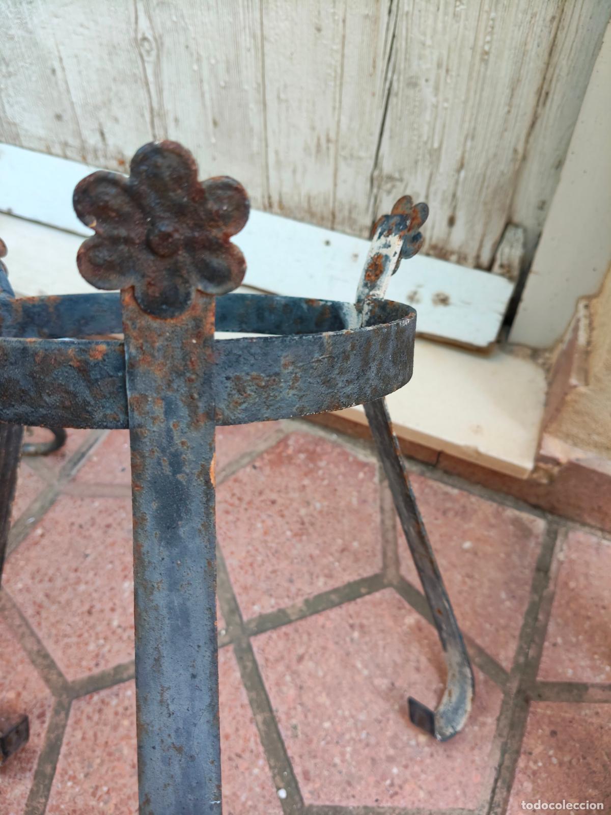 Antig&uuml;edades: Macetero de hierro, maceta peque&ntilde;a - Foto 3