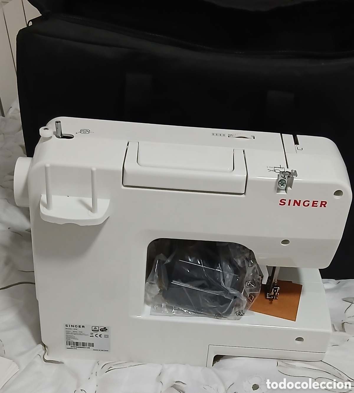 Antig&uuml;edades: M&aacute;quina de coser Singer Promise 1408/1409 NUEVA con funda y manual