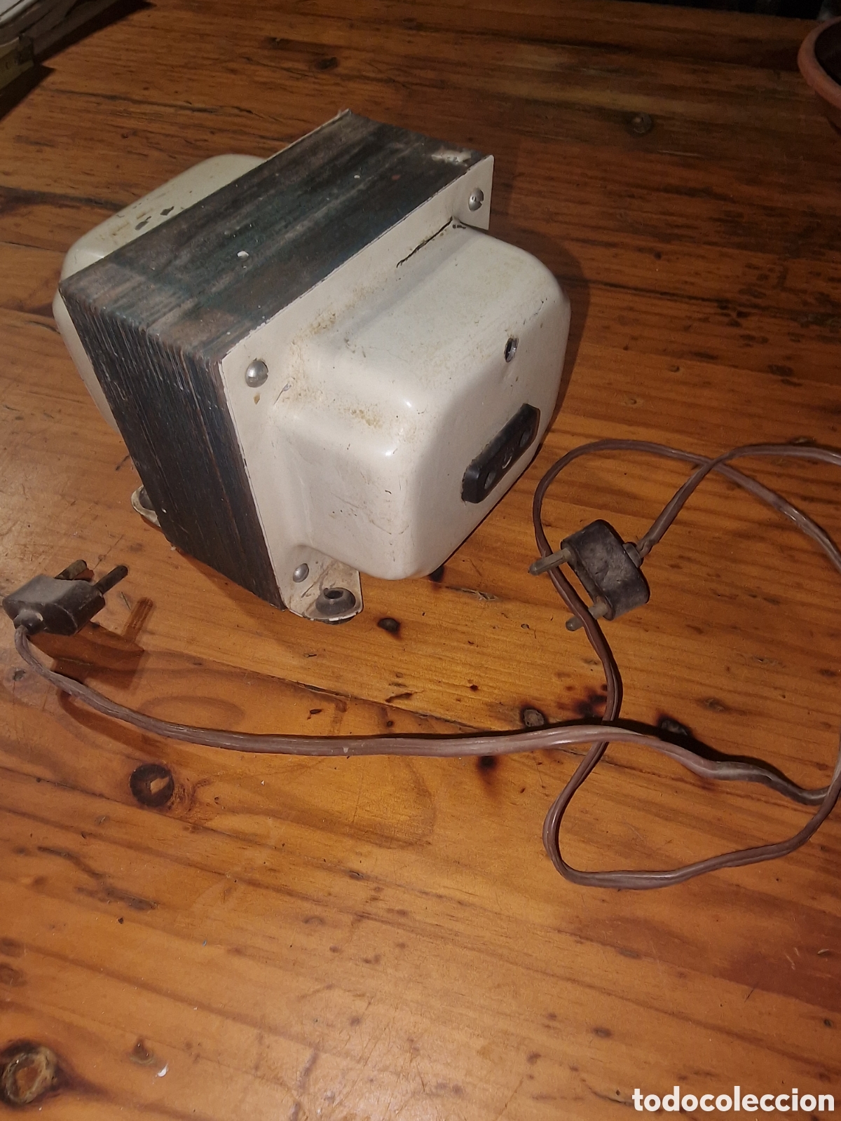 Antiquit&auml;ten: Antiguo transformador de 125 a 220,con cable,ver fotos