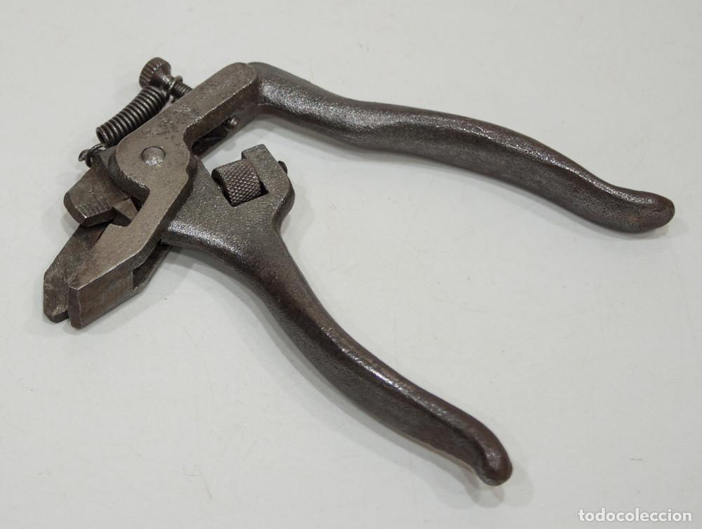 Antiques: ANTIGUO ALICATE TRISCADOR PARA SIERRAS. PEUGEOT FRERES. MOD. A. PRINCIPIOS DEL SIGLO XX.
