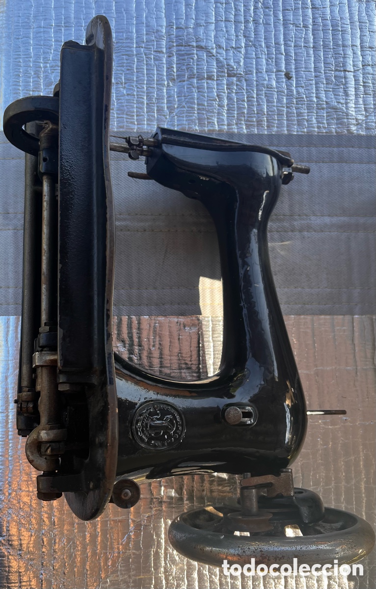 Antiquit&eacute;s: M&aacute;quina de coser antigua vintage de hierro fundido